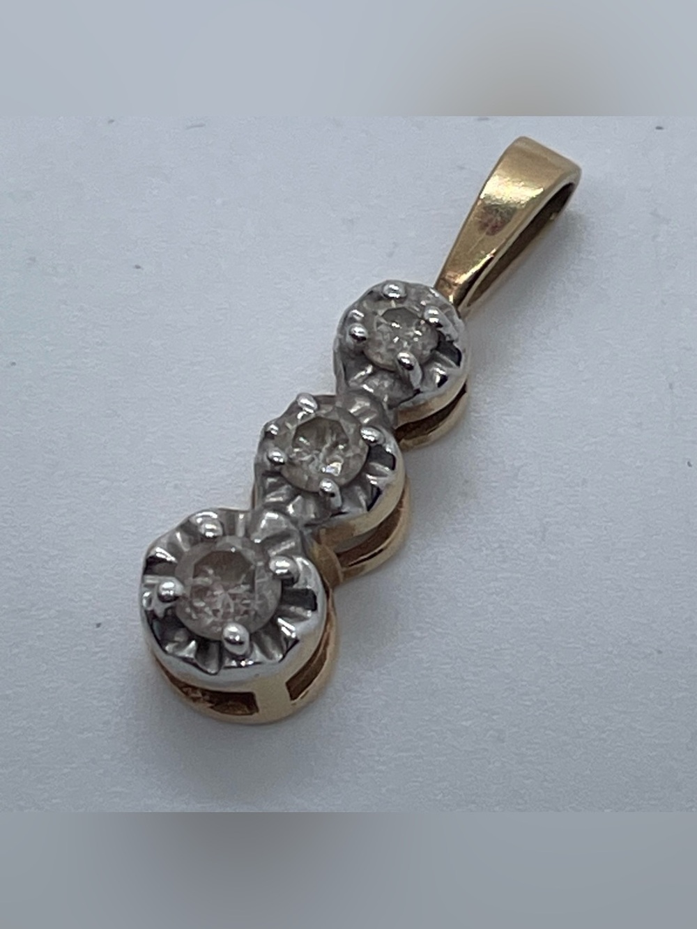 Vintage 10K Two-Tone Gold Three-Stone Journey Diamond Pendant 1.24g
